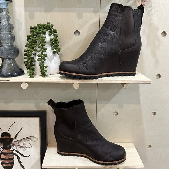 UGG Pax Wedge Ankle Boots 9.5 Brown Leather Waterproof Anti-Slip Chelsea Booties - Picture 1 of 11